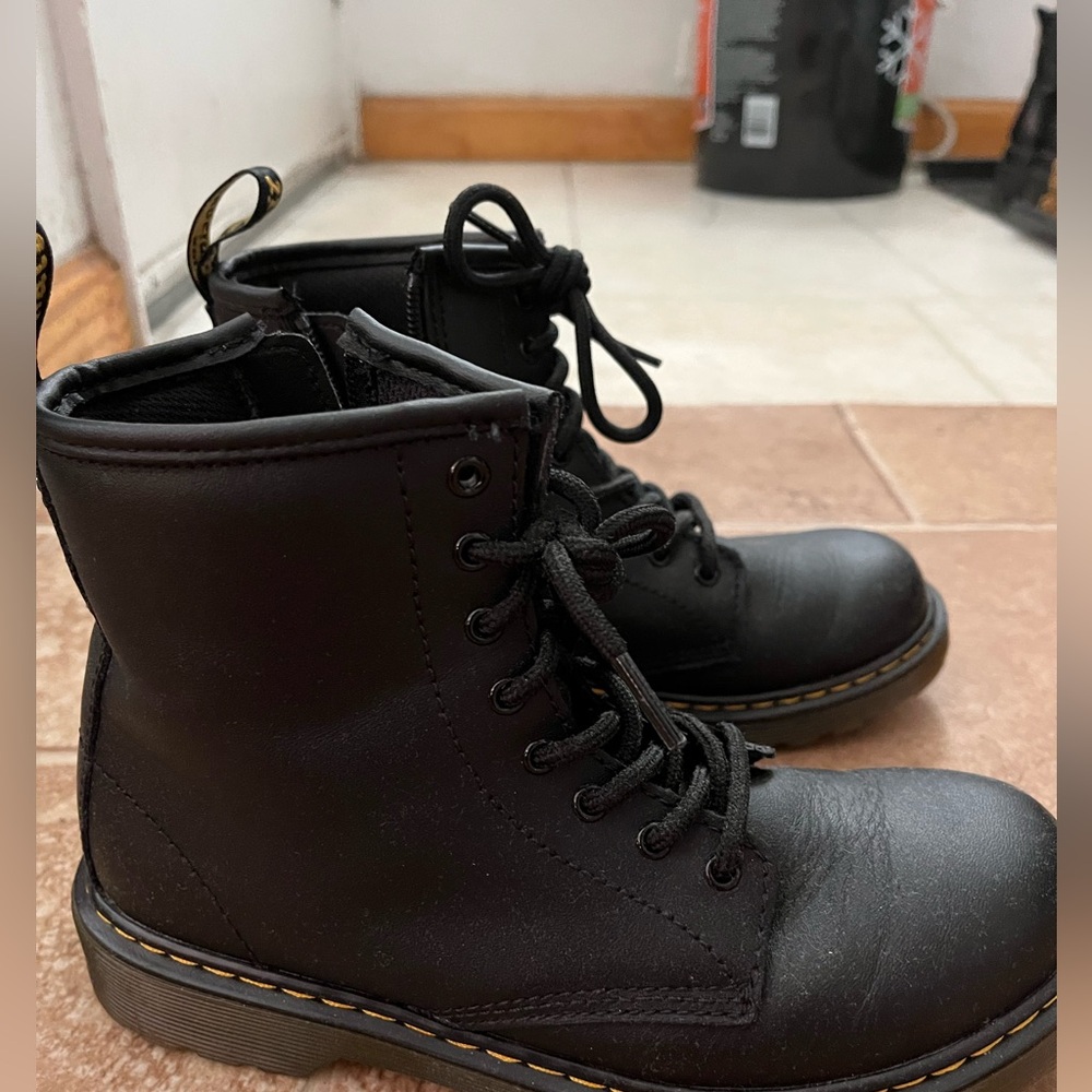 Dr. Martens 1460 Unisex Kids Boots in size 4